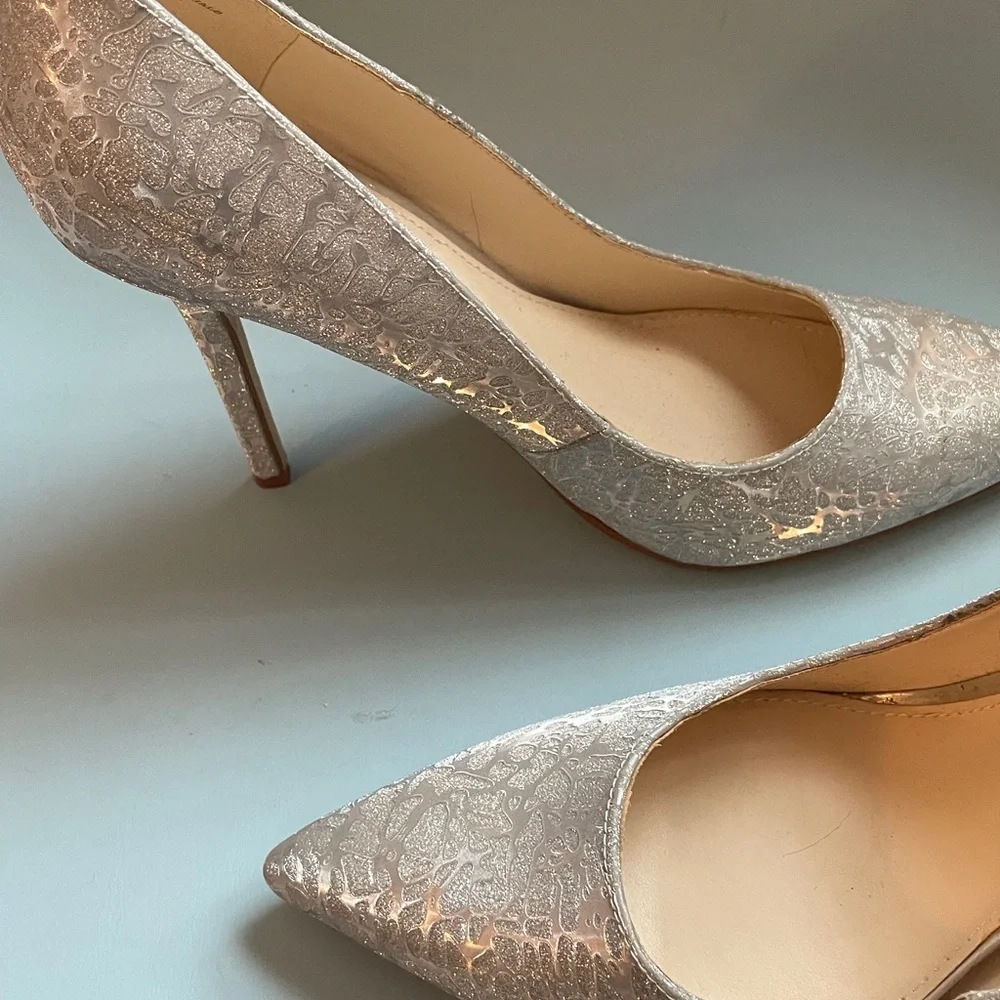 NWOT NINE WEST SILVER LEOPARD PUMPS